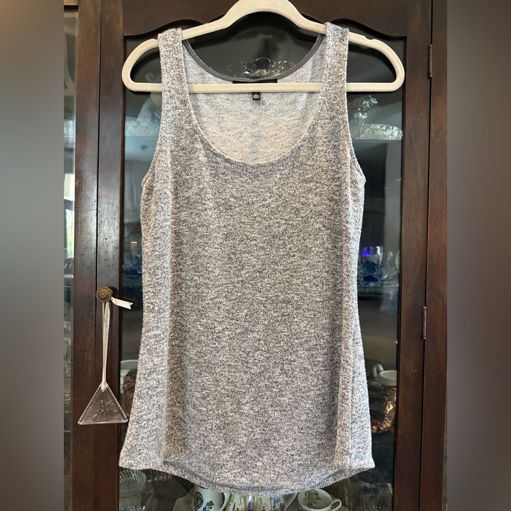 White House Black Market Gray Metallic Tank Womens M Sleeveless 🎉 2 for 20 🎉